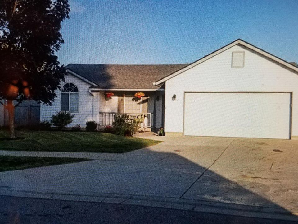 1st image of 1812 N Rainier Dr