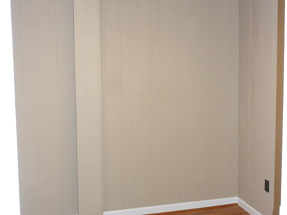 Bedroom 8' 2" x 10' 3"