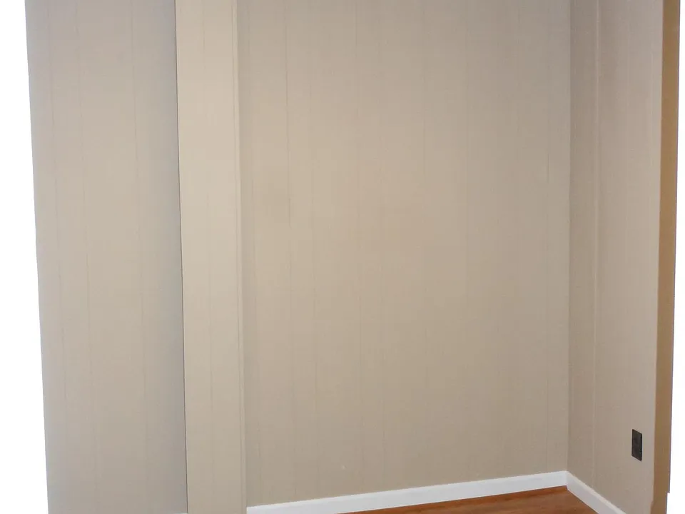 Bedroom 8' 2" x 10' 3"