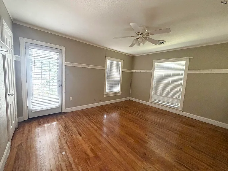 1820 Ardath Ave — Photo 14