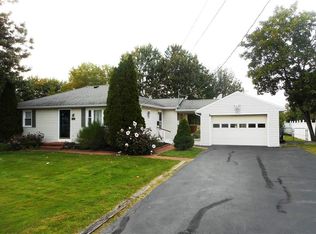 592 Calkins Rd, Rochester, NY 14623