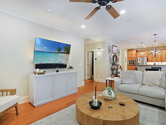 5th image of 12 Vintners Ln.