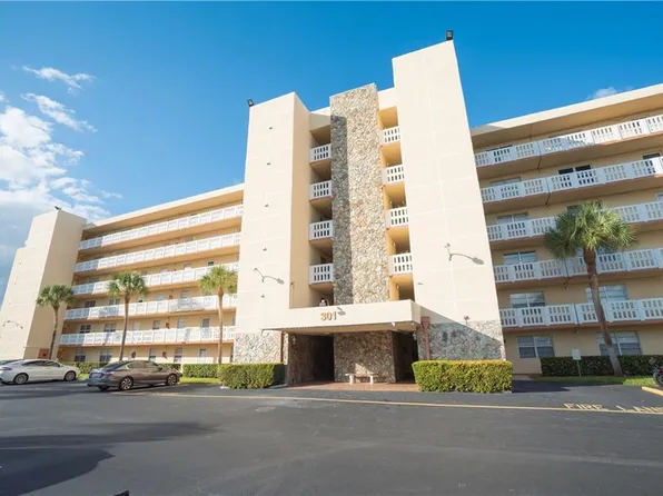 301 SE 3rd St APT 207, Dania Beach, FL 33004