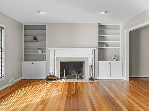 4th image of 306 Leslie Ave
