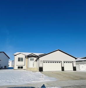 138 Mulberry Loop NE, Minot, ND, 58703
