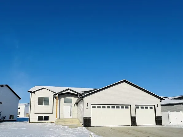 138 Mulberry Loop NE, Minot, ND 58703
