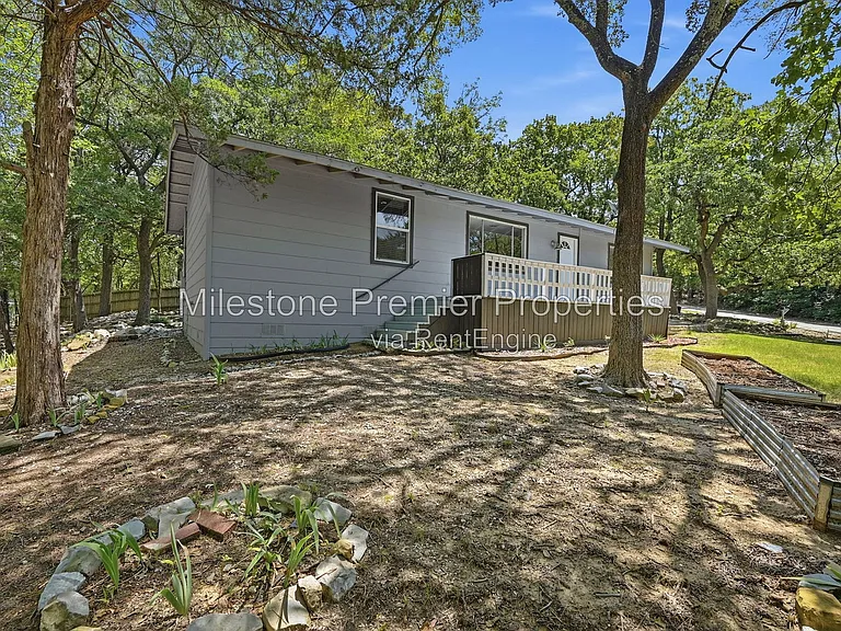101 Lakewood Ln — Photo 3