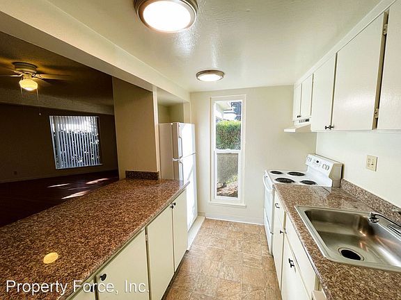 5th image of 946 Tamarack Ln #1A