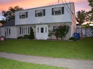 15 Mark Pl, Avenel, NJ 07001