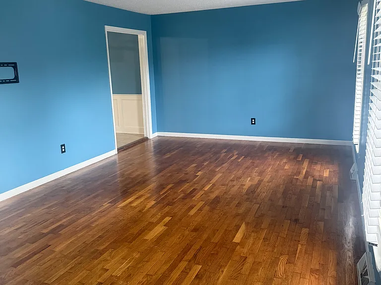108 Deepwood Dr — Photo 3