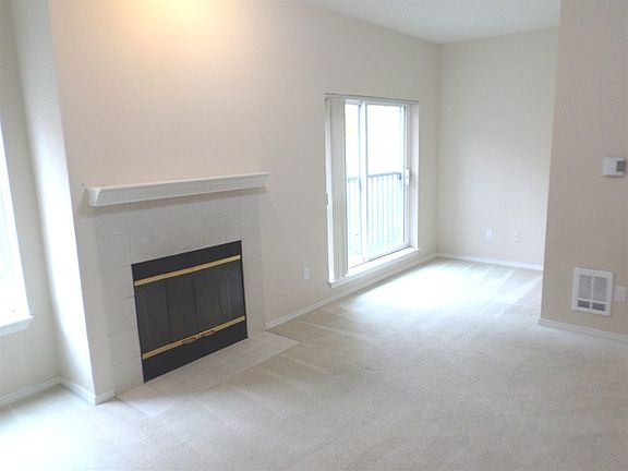 4th image of 9409 178th Pl NE Unit 1