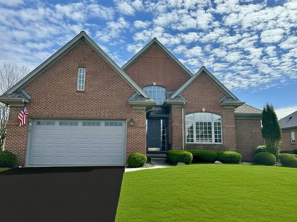 7350 Pine Vista Dr, Brighton, MI 48116