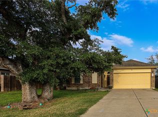 211 Boulder Ridge Dr, Cuero, TX 77954