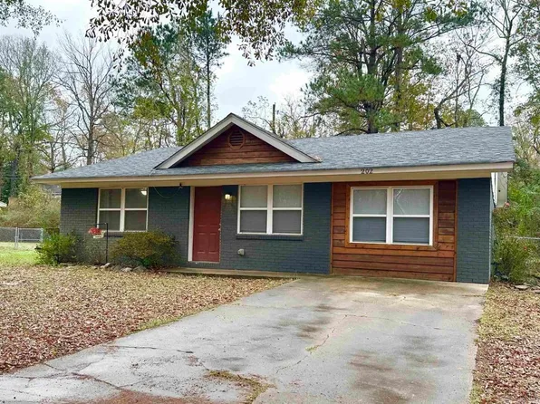 202 Whitefield Dr, White Hall, AR 71602