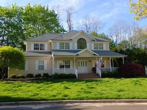 23 Flagpole Ln, Setauket, NY 11733