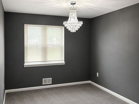 3rd image of 4821 Williston St