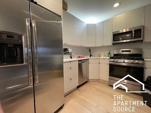 3rd image of 3059 Diversey Ch Studio