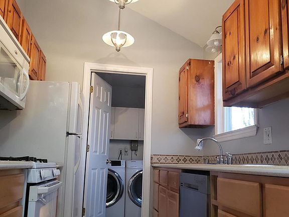 4th image of 106 Silver Dr