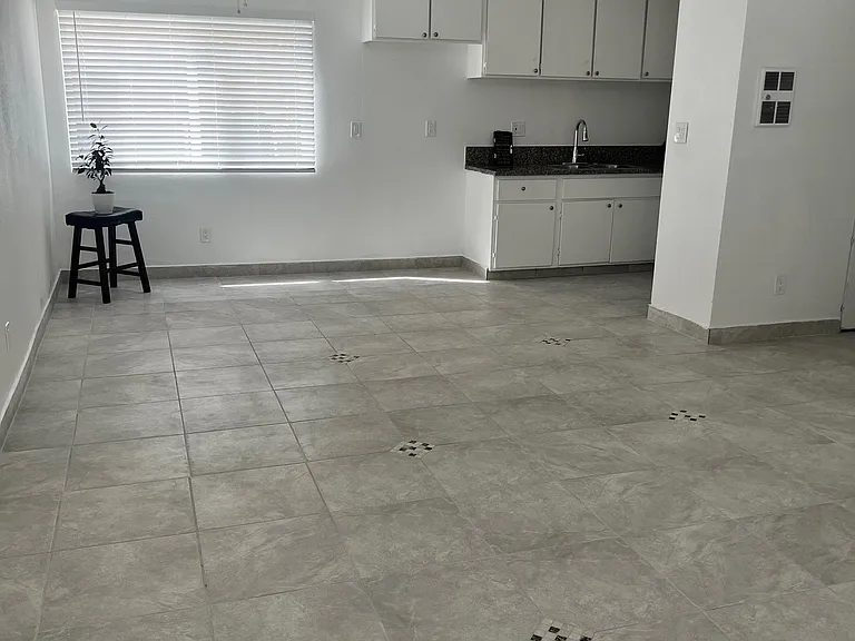 15848 Saticoy St #6 — Photo 3