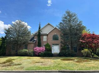 5 Alcott Close, Moosic, PA 18507