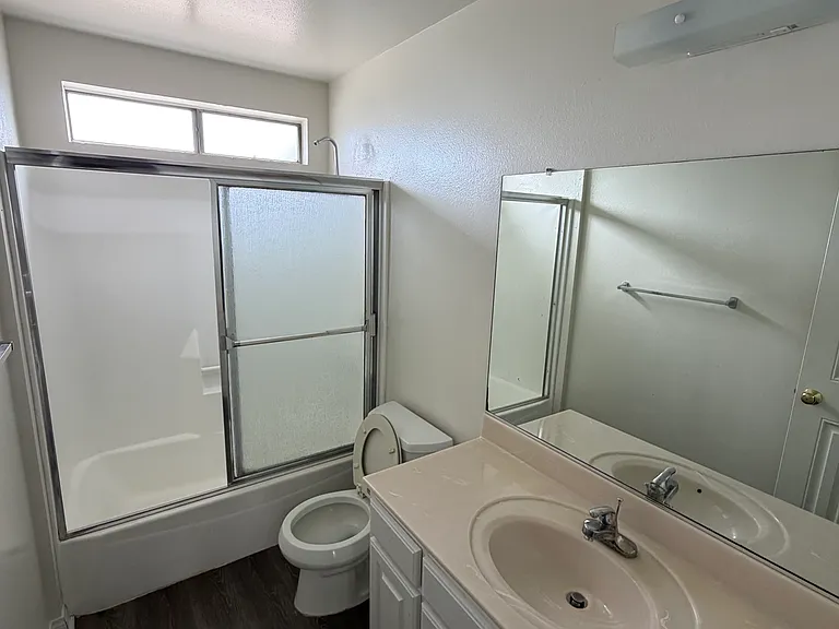 2220 W Victory Blvd #203 — Photo 9