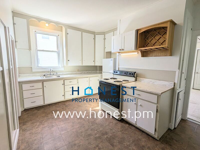 1st image of 8 Lasalle St Unit 2