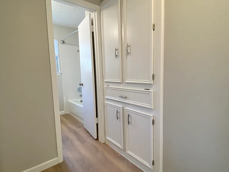 8812 Clearbrook Trl #B — Photo 17