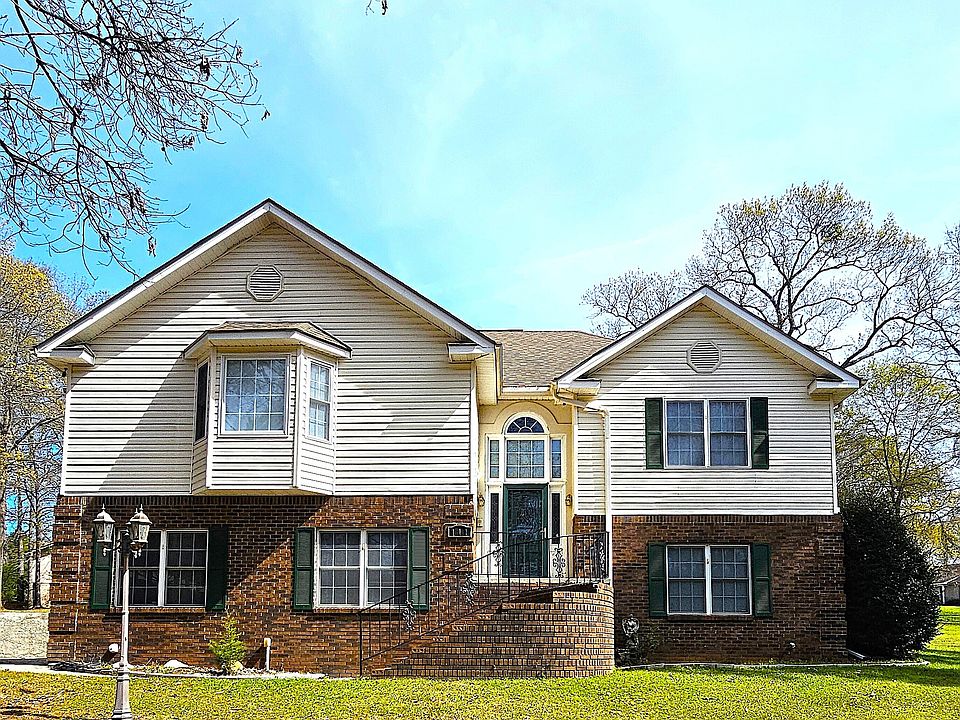 1st image of 111 Red Oak Gln
