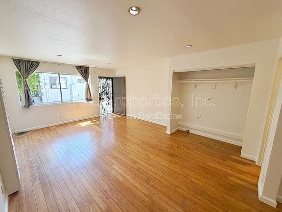 4th image of 362 N San Vicente Blvd APT D