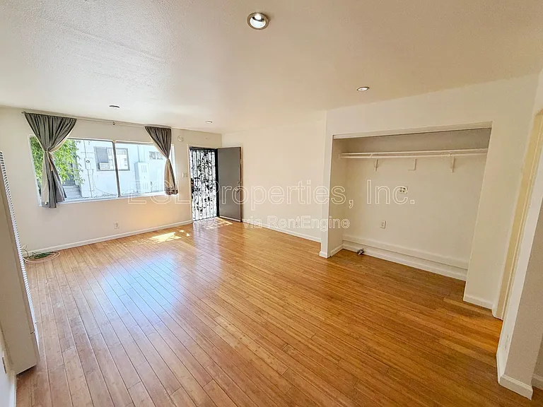 362 N San Vicente Blvd #D — Photo 4