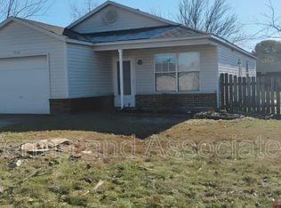 2512 SE 4th St, Bentonville, AR 72712