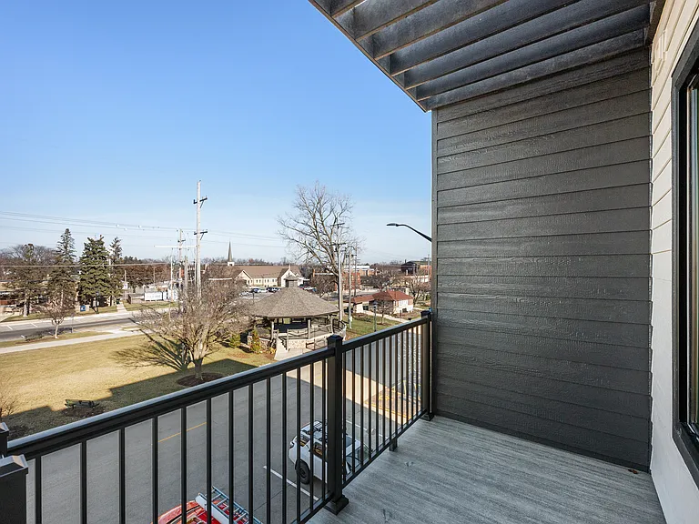 27 W Park Blvd #207 — Photo 10