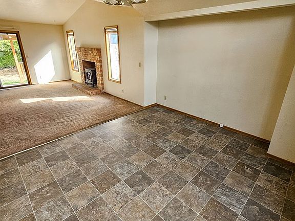 4th image of 1097 Summer Breeze Dr N