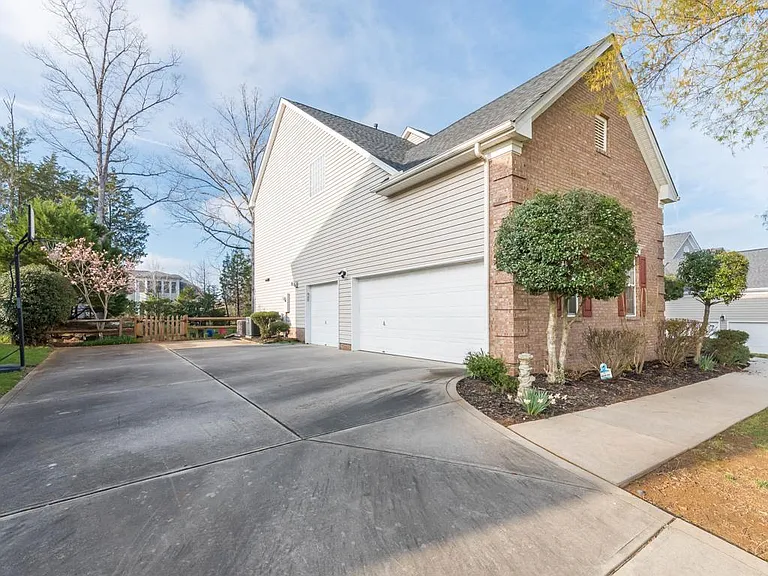 11415 Fountaingrove Dr — Photo 40