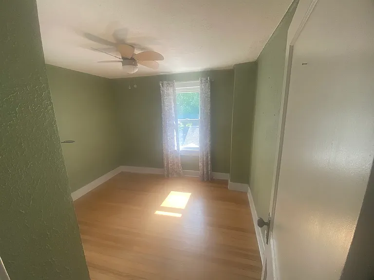 1668 N Longview St — Photo 17