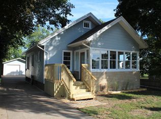 553 S Shore Dr, Holland, MI