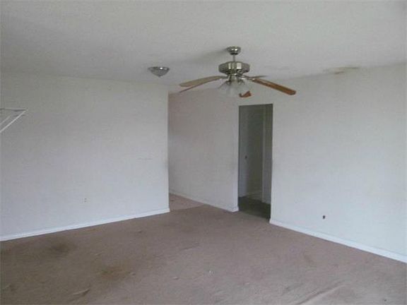 5th image of 4008 Hamlet Dr