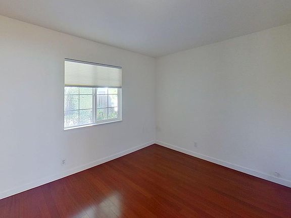 5th image of 3062 Millar Ave