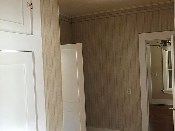 5th image of 420 N Brown St