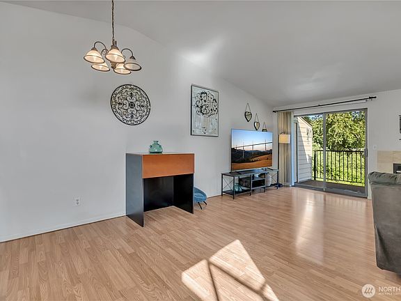 4th image of 1808 Maple Lane #79