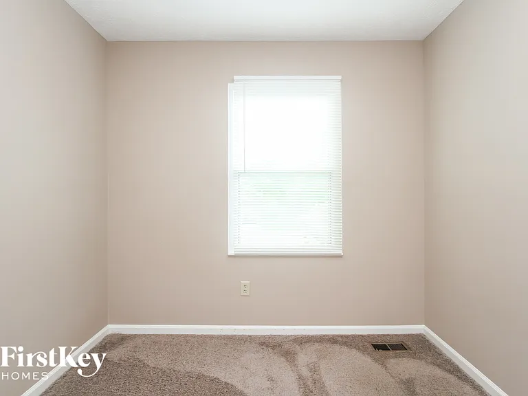 1433 Hunters Ln — Photo 11