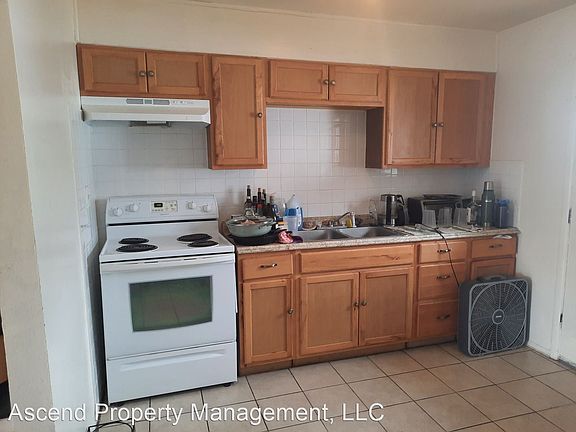 5th image of 1416 Hoyt St