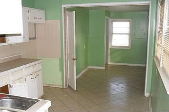 3rd image of 705 W Main St