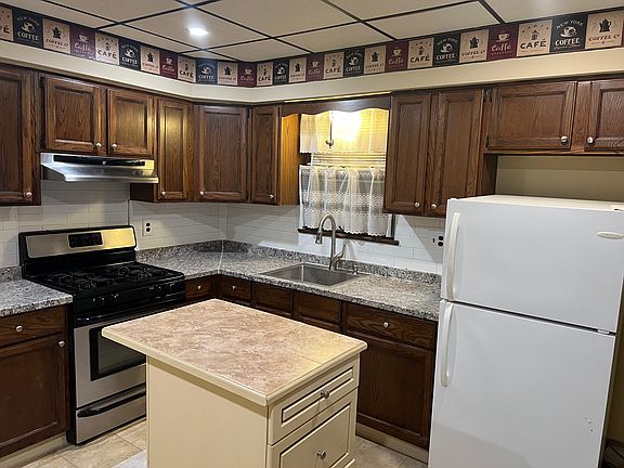 3rd image of 183 Hayward Pl Floor 1