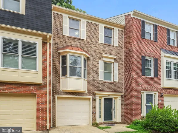 39 Carriage House Cir, Alexandria, VA 22304