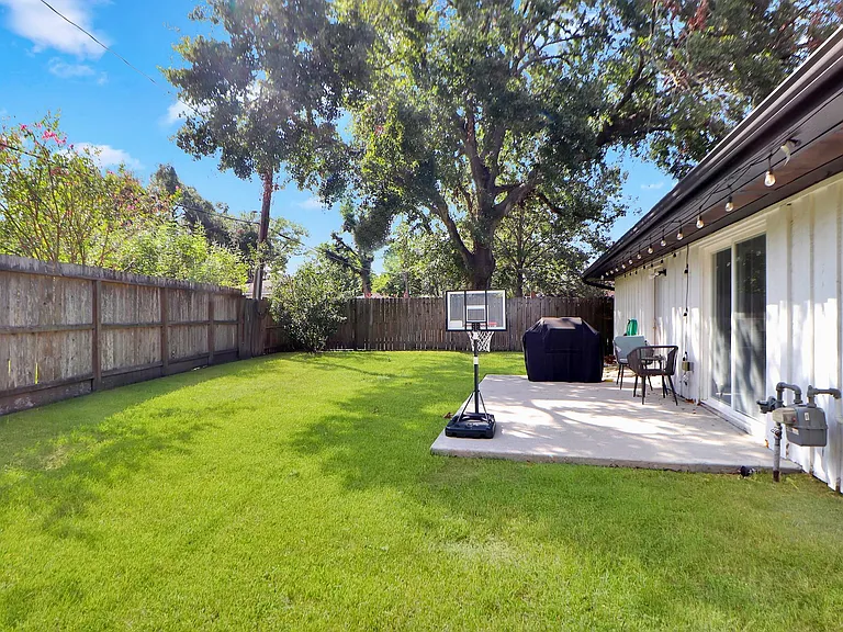 6111 Shadow Crest St — Photo 14