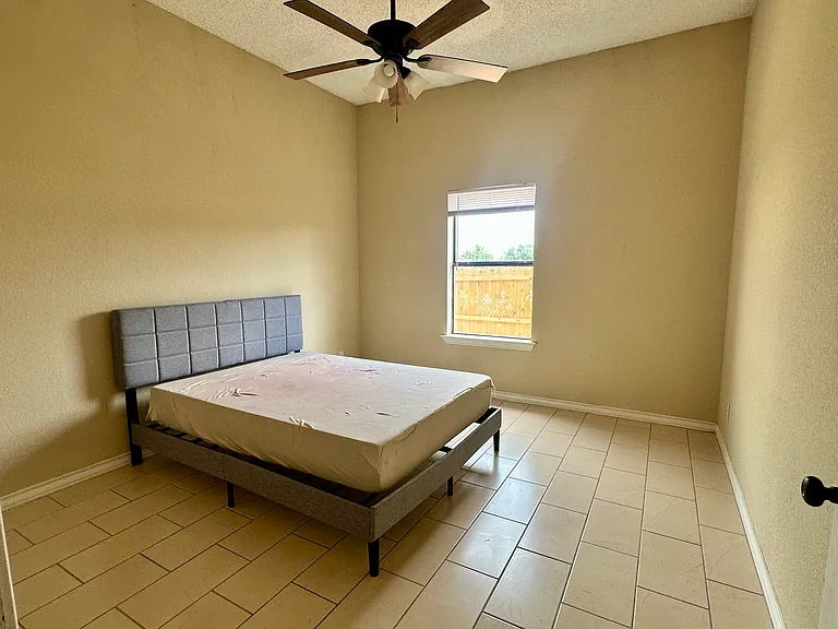 220 W Lipan Dr #11 — Photo 3