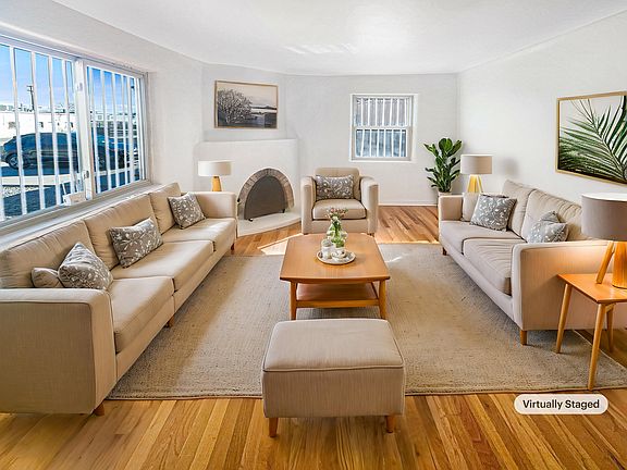 3rd image of 209 Cagua Dr NE