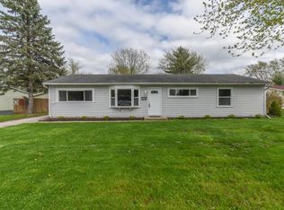 37061 N Grandwood Dr, Gurnee, IL 60031