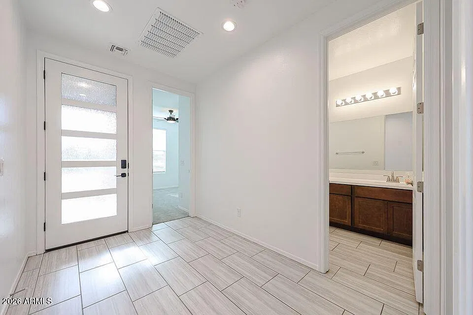 4 bed, 3.0 bath, 1879 sqft, $2,700 — Photo 3